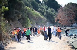 Gemlik'in Yeni Sahil Yolu Birlikte Temizlendi